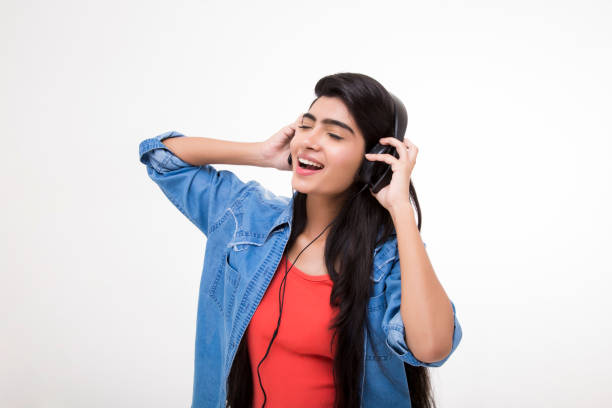 pretty indian young girl - stock photo - indian girls audio - fotografias e filmes do acervo