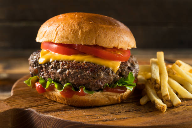 homemade grass fed cheeseburger - beer hamburger american culture beef imagens e fotografias de stock