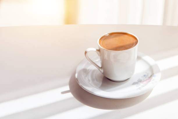 コーヒーテーブルで提供されるトルココーヒー - coffee table non alcoholic beverage turkish coffee black coffee ストックフォトと画像