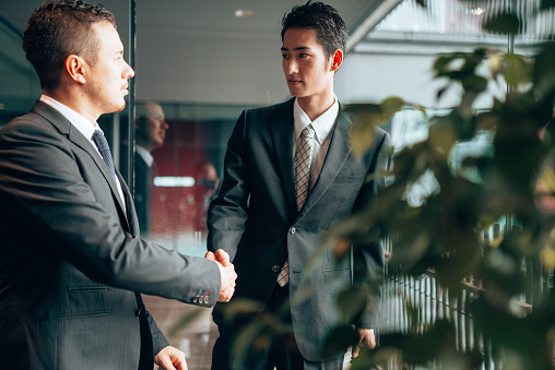 businessman meet-up handshake