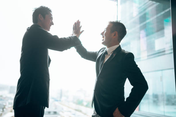 businessman meet-up handshake - respect japan business togetherness imagens e fotografias de stock