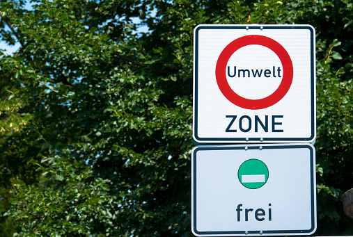 German road sign: start of a low-emission zone, vehicles with green low emission zone sticker permitted