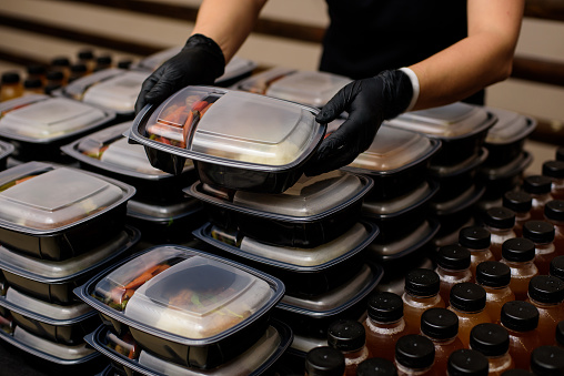 Almuerzo con comida en las manos. Catering photo