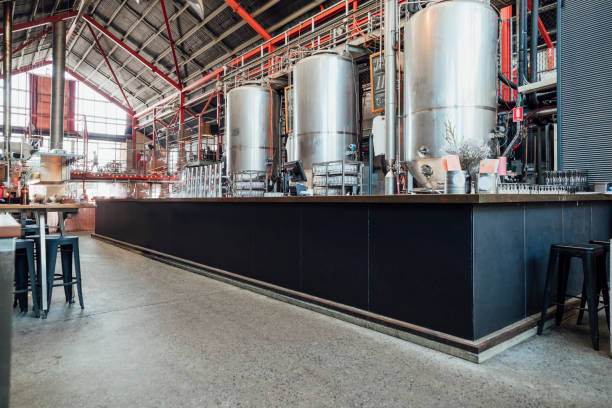 cervecería abierta para los negocios - empty brewery fotografías e imágenes de stock