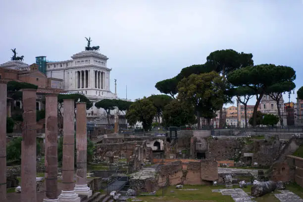 temple of peace, in the background victor emmanuel II monument