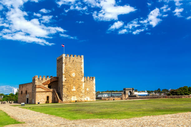 antiga fortaleza espanhola de ozama em santo domingo, república dominicana - santo domingo - fotografias e filmes do acervo