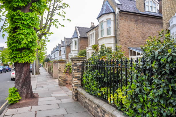 strade di richmond-upon-thames, londra, regno unito - outer london foto e immagini stock