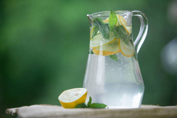 färsk lemonad i kanna - no sugar bildbanksfoton och bilder