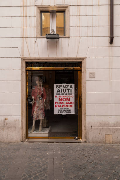 Negozianti e negozianti in crisi a causa del lockdown dovuto al covid19 - foto stock