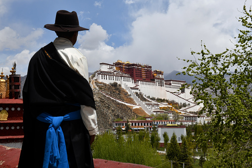 Potala Palace, located in Tibet, China, is a solemn and sacred snow temple