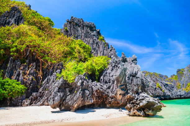 istock Mountain cliff at El Nido, Philippines 1225973120