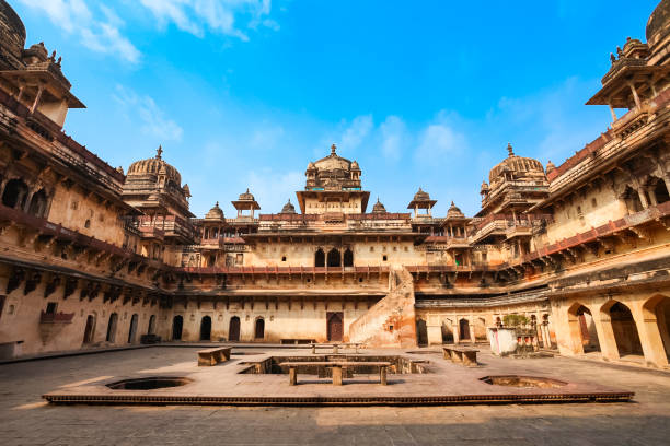istock Jahangir Mahal Palace in Orchha, India 1225978526