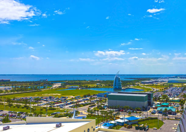 cape canaveral, stati uniti. la vista arial del porto canaveral - cruise cruise ship nautical vessel florida foto e immagini stock