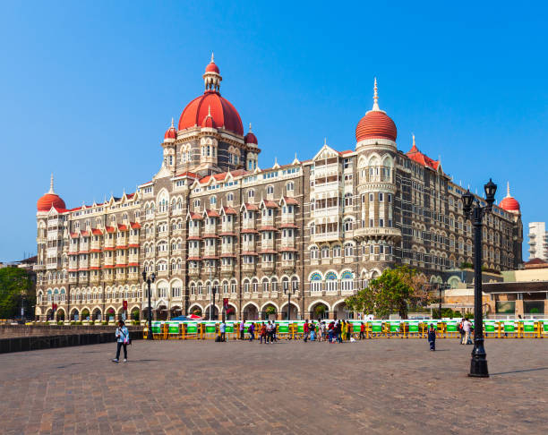 taj mahal palace hotel in mumbai - built structure building exterior hotel old imagens e fotografias de stock