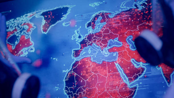 científicos en laboratorio. las máscaras se cierran. mapa de infecciones de europa y el norte de africa. alta infectividad - infectivity fotografías e imágenes de stock