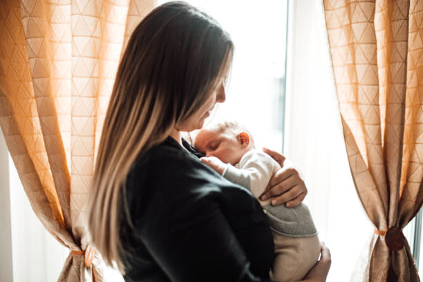 istock Mother works in the home office 1226051320