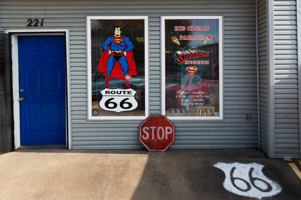 detail of the facade of the supertam ice cream parlour and supermen museum, along the historic route 66 in the city of carterville, in the state of missouri - superman imagens e fotografias de stock