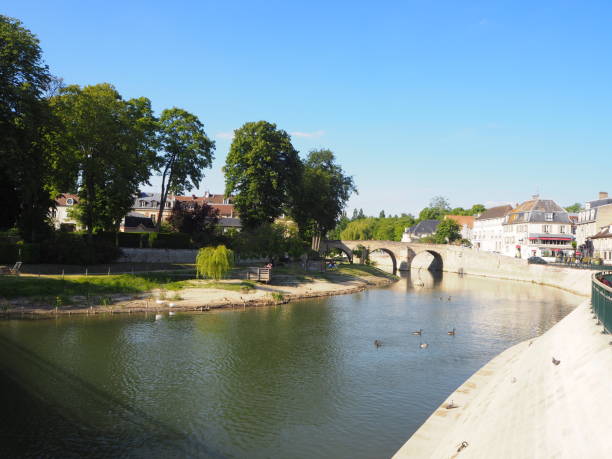 the 16th of May 2020, was the first week end after the lockdown due to Covid crisis and people were enjoying a sunny week end in L'isle Adam, a city on the Oise River near Paris.