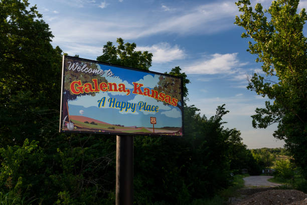 カンザス州のルート66に沿って、ガレナの歓迎の看板の街 - small town horizontal highway travel locations ストックフォトと画像