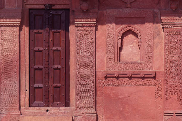 красный индийский дворец в фатехпур сикри - carving monument fort pradesh стоковые фото и изображен�ия