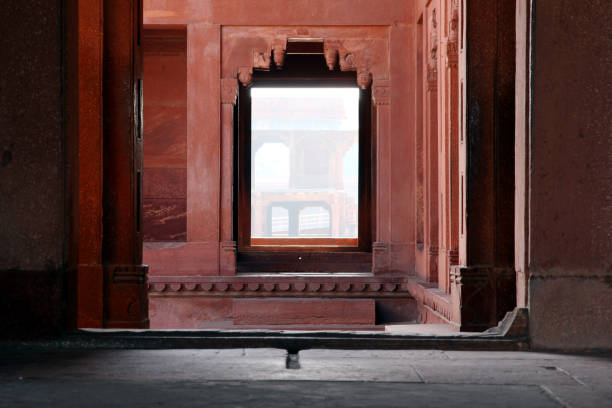 красный индийский дворец в фатехпур сикри - carving monument fort pradesh стоковые фото и изображения