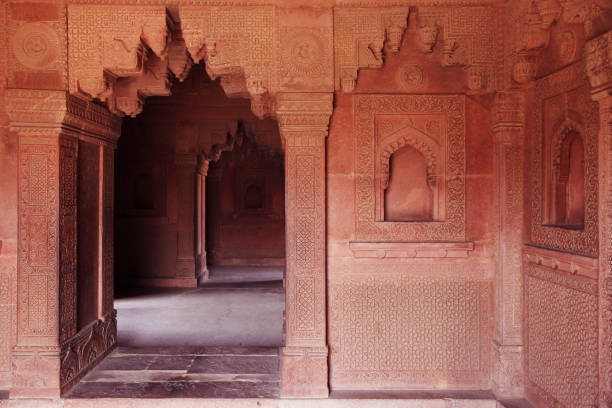 красный индийский дворец в фатехпур сикри - carving monument fort pradesh стоковые фото и изображения