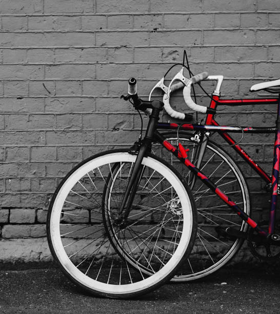 старинные велосипеды - bicycle wall green single object стоковые фото и изображения