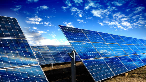 blue solar panels - solar panel imagens e fotografias de stock