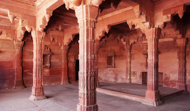 красный индийский дворец в фатехпур сикри - carving monument fort pradesh стоковые фото и изображения