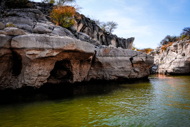 Lake Scenery in Southwest Texas Image of lake water and cliffs of Del Rio marie puddu stock pictures, royalty-free photos & images