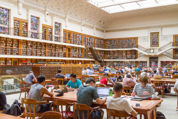 biblioteca statale del nuovo galles del sud con persone che studiano e leggono - art museum art university entertainment foto e immagini stock