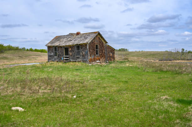 istock Old Prairie Homestead House 1226119230