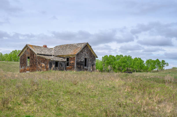 istock Old Prairie Homestead House 1226209485