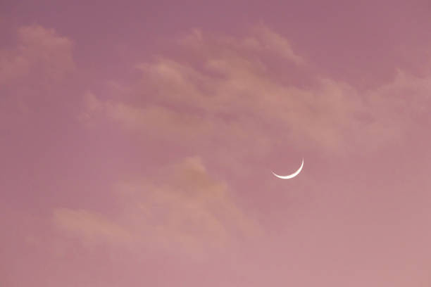 crescent moon on sweet sky. look like a smile on a good day. - half smile imagens e fotografias de stock