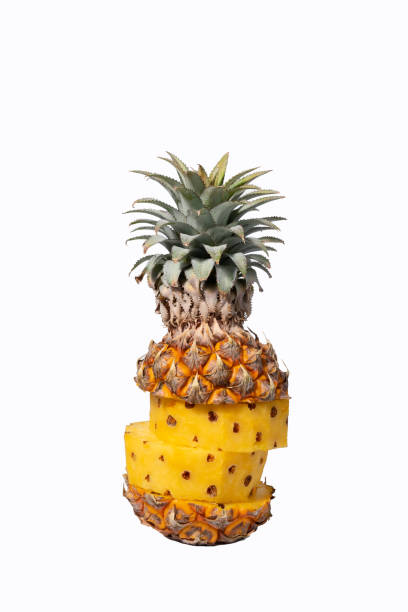 całe świeże owoce ananasowe na białym tle, maska przycinająca - pineapple sour taste full tropical climate zdjęcia i obrazy z banku zdjęć