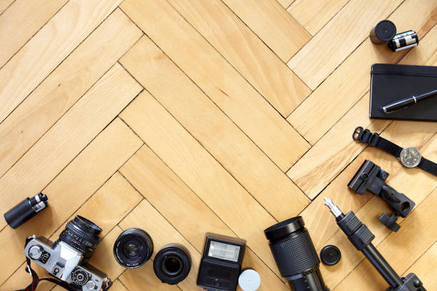 old type photographic equipment on wooden floor - fountain pen flash imagens e fotografias de stock