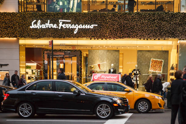 сальваторе феррагамо магазин нью-йорк - ferragamo стоковые фото и изображения