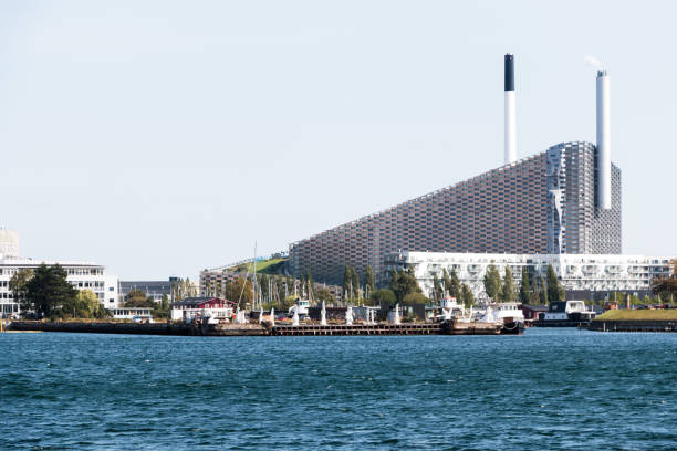 덴마크 코펜하겐 아마거에 있는 아마거 바케(amager bakke) 발전소 통합 전력 및 폐기물 에너지 플랜트 - amager 뉴스 사진 이미지