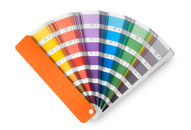 ventilador de color. abra el catálogo de colores de muestra pantone. - fabric swatch fotos fotografías e imágenes de stock