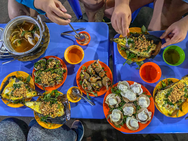 snail feast- vietnamese famous street food style - escargot snail seafood freshness imagens e fotografias de stock