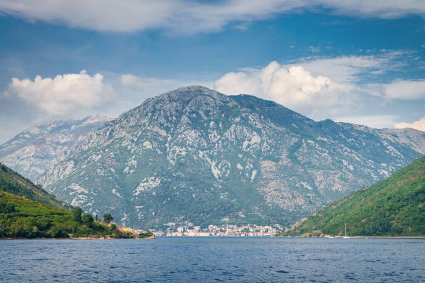 baia di kotor scenic view montenegro - montenegro kotor bay fjord town foto e immagini stock