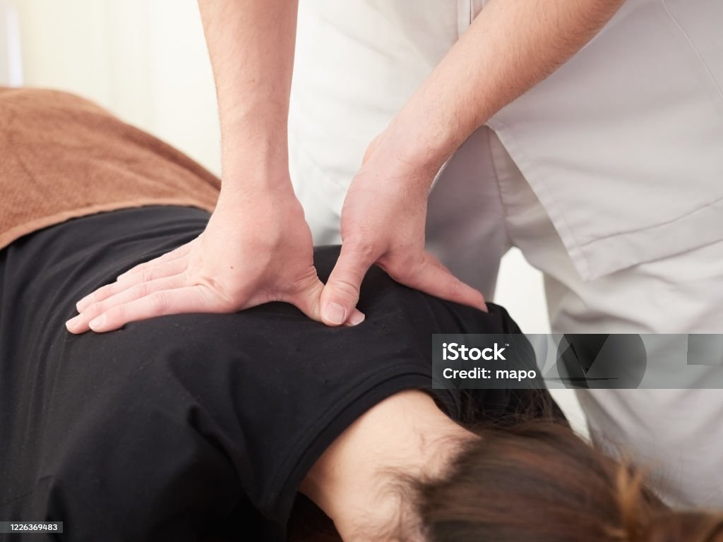 daytime Enrich følsomhed A Japanese Woman Getting A Massage At A Seitai Clinic Stock Photo -  Download Image Now - iStock