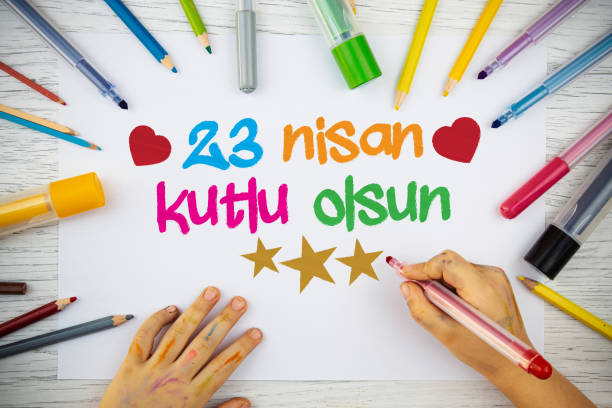 la petite fille dessine environ 23 nisan. - childs drawing child preschool crayon photos et images de collection