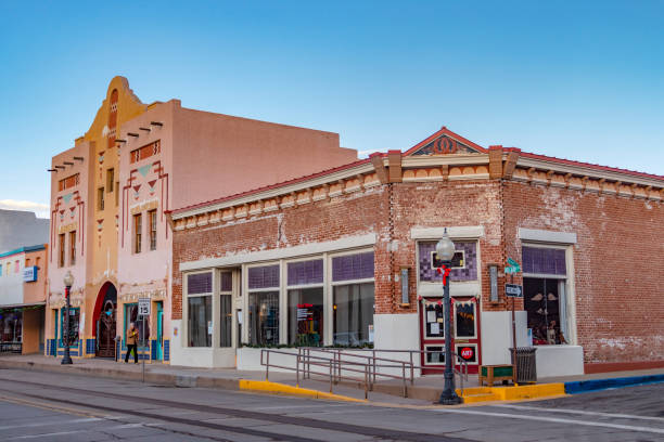 ニューメキシコ州のシルバーシティのゴーストタウンにある古い歴史的建造物 - 1934年 ストックフォトと画像