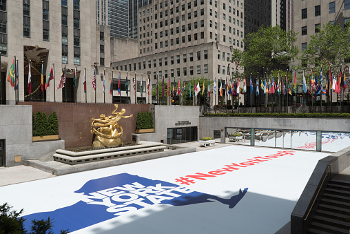 May 20, 2020. Manhattan, New York, Usa. The Rockefeller Center rink, one of New York most celebrated tourist attraction, now closed, with a message from New York state that reads \