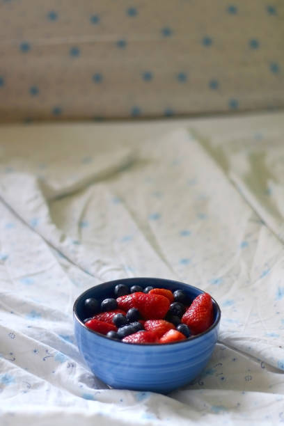 miska owoców - berry fruit blueberry floral pattern strawberry zdjęcia i obrazy z banku zdjęć