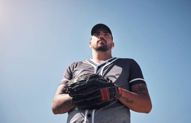 go big or go home - men baseball cap focus determination imagens e fotografias de stock