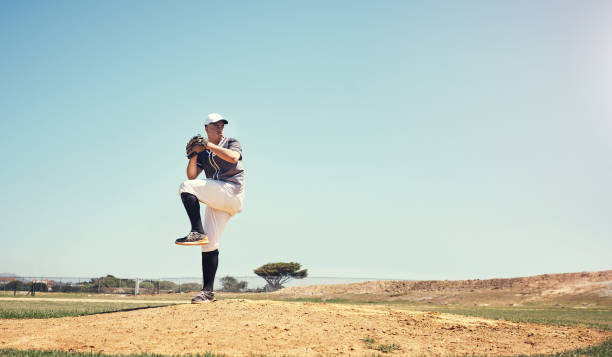 просто, когда вы думали, что вы видели лучшее - men baseball cap focus determination стоковые фото и изображения