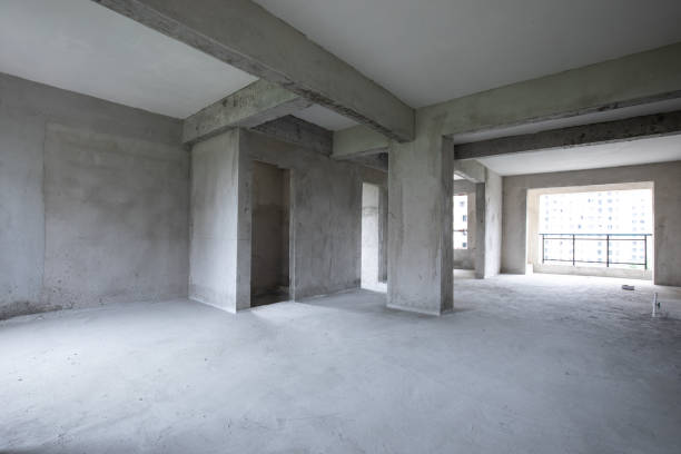 empty residential apartment - concrete building imagens e fotografias de stock