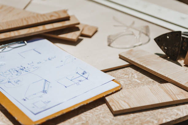 proyecto diy do-it-yourself trabajando con madera y una molienda - edificio reconvertido fotografías e imágenes de stock